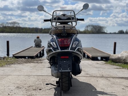 Vespa Primavera Nero Vulcano 