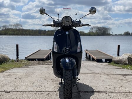 Vespa Primavera Nero Vulcano 