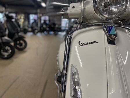 Vespa Primavera Montebianco 4T-2V