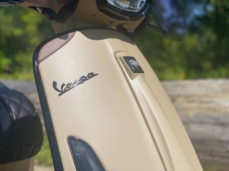 Custom Vespa Sprint Opaco Desert Storm 2021 direct rijden!