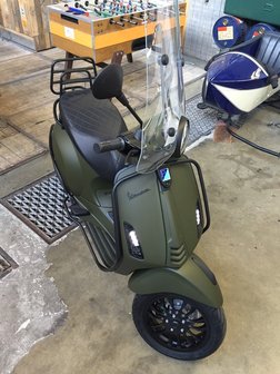 Vespa Militaire Verde Boven