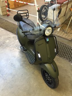 Vespa Militaire Verde Hoofdvoor