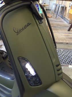 Vespa Militaire Verde Rechterlicht