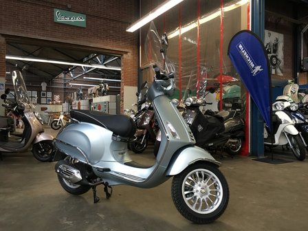 Vespa Primavera Frozen Ice Grey