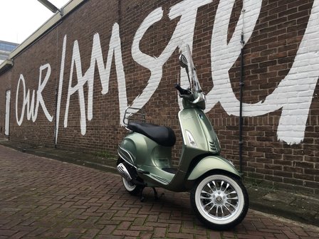 Custom Vespa Primavera Portofino Green