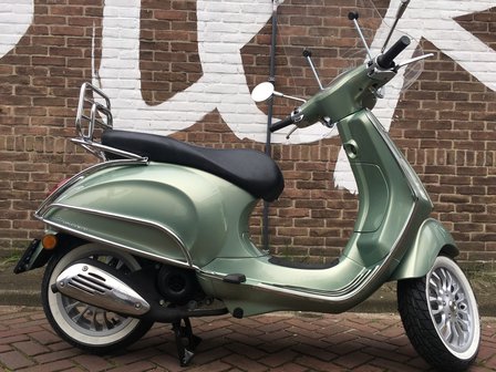 Custom Vespa Primavera Portofino Green