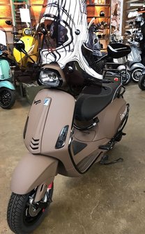 Custom Vespa Sprint-S Incanto Brown 