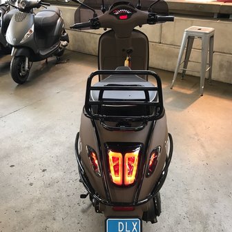 Custom Vespa Sprint-S Incanto Brown 