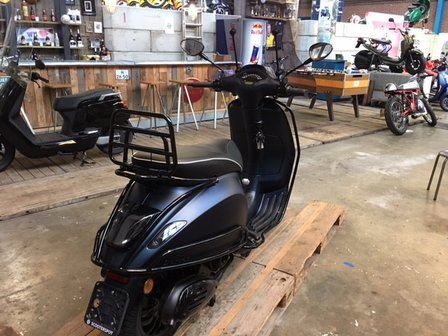 Custom Vespa Sprint Black 2 Blue3