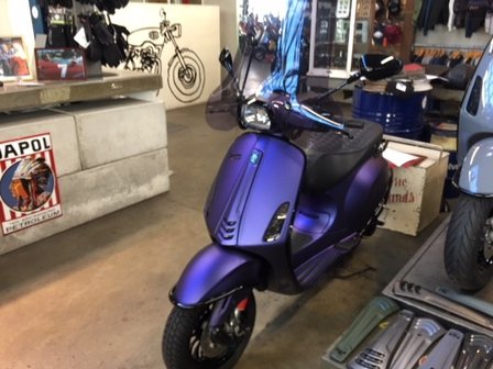 Custom Vespa Sprint Purple Rain2
