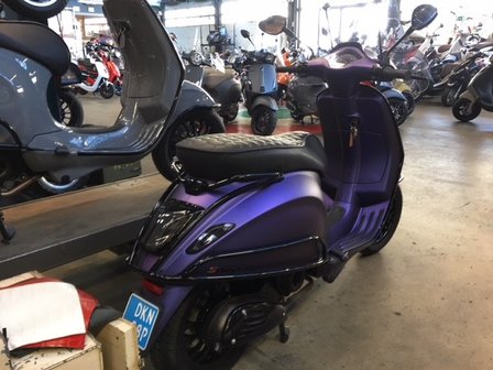 Custom Vespa Sprint Purple Rain3