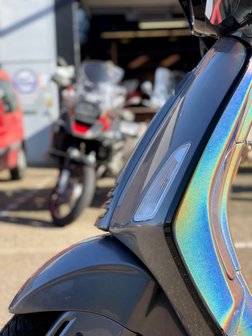 Vespa Sprint Custom Psychadelic zijkant links