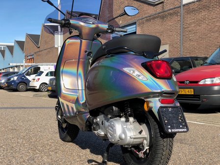 Vespa Sprint Custom Psychadelic linksachter