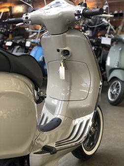 Custom Vespa Chalk Grey5