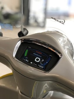 Vespa Elettrica Geel