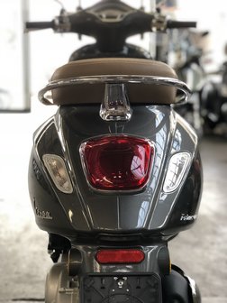 Custom Vespa Primavera Achter