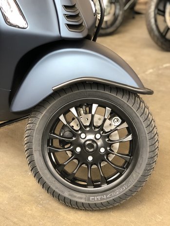 Custom Vespa Sprint Opacu Blue Scuro voorwiel