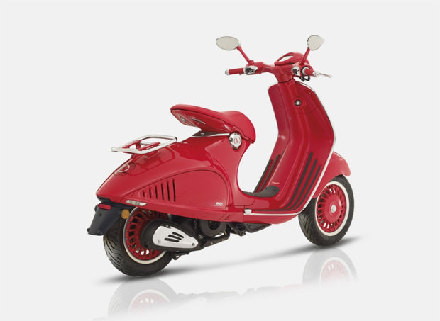 Vespa 946 125 Red zij