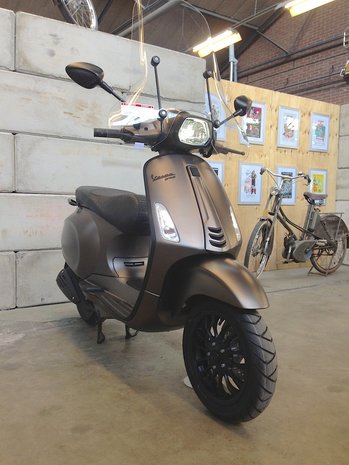 Vespa-Sprint-Opaco-Cioccolato-Scooterspot4