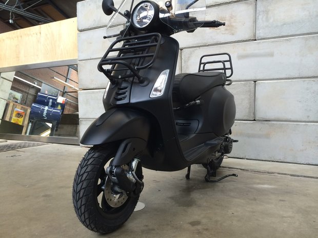 Vespa Primavera Black Bliss