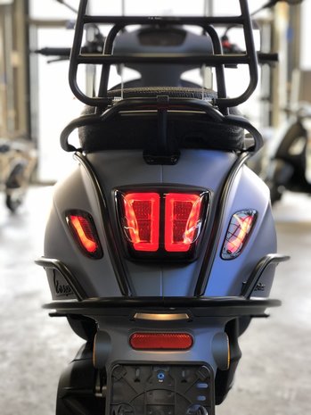 Custom Vespa Elettrica Bieber Blue