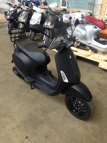 Vespa Sprint Black Bliss