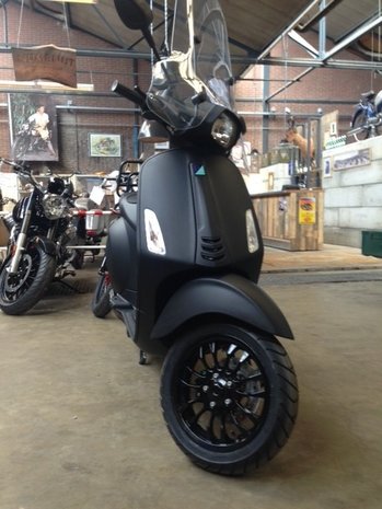 Vespa Sprint Black Bliss