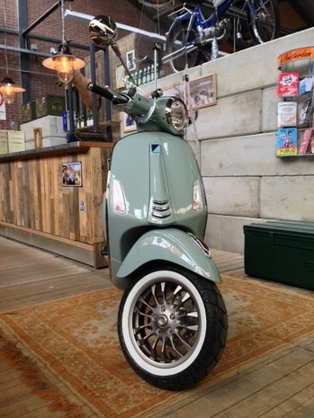 Vespa Primavera Ice Blue