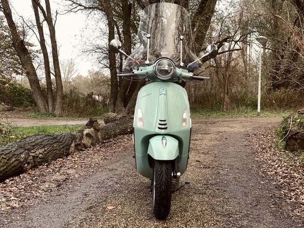 Vespa Primavera Verde Relax scooter E5 I-GET Nieuwe Editie