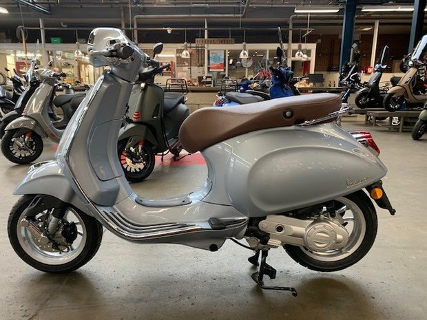 Vespa Primavera Grigio G01 links