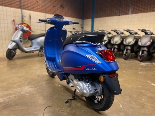 Vespa Sprint Blue Vivace Matblauw scooter linksachter