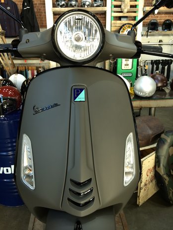 Vespa Primavera Guerrilla Green