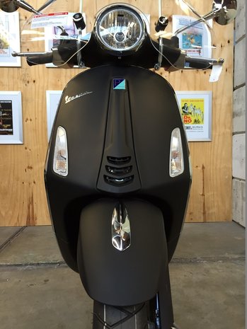 Vespa Primavera Matt Black 