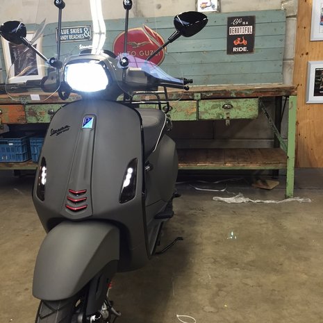 Custom Vespa Sprint Guerrilla Green4