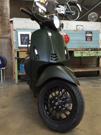 Vespa Primavera Dark Army