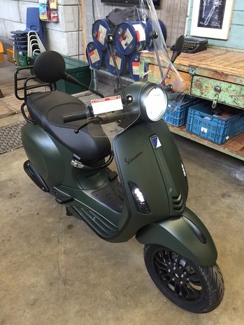 Vespa Primavera Dark Army