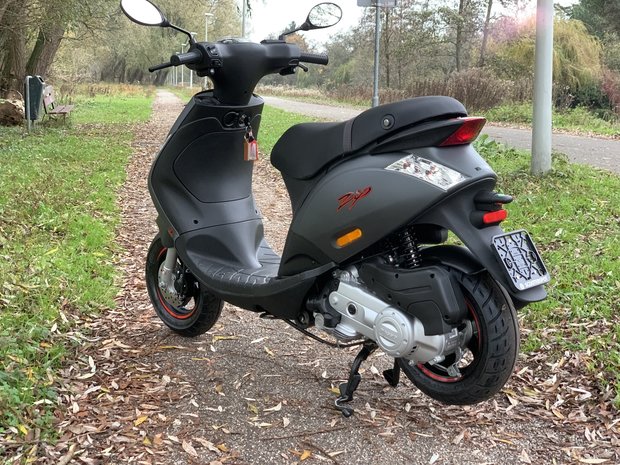 Piaggio Zip S links achter