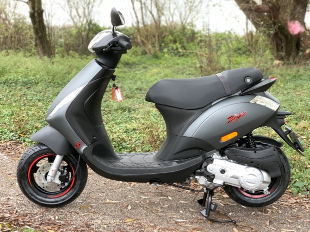 Piaggio Zip S linker kant