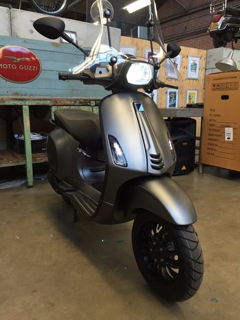 Vespa Sprint Frozen Dark Grey