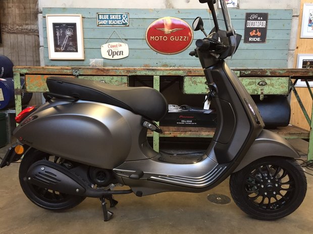 Vespa Sprint Frozen Dark Grey