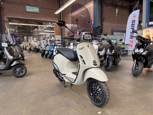 Vespa Sprint Scooter Opaco Chalk Grey Rechtsvoor