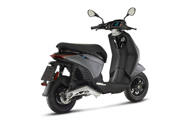 Piaggio 1 Elektrische Scooter Achterkant