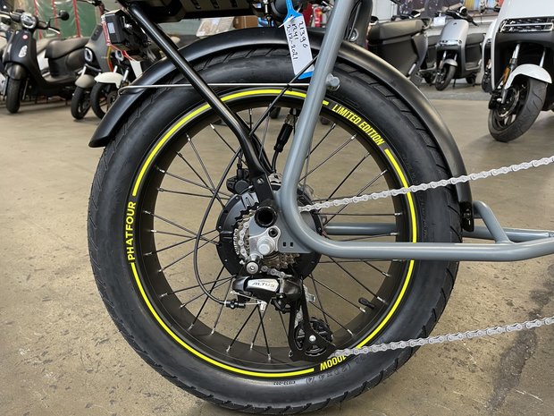 Phatfour FLB+ Limited edition 1000w fatbike elektrische fiets showroom wiel