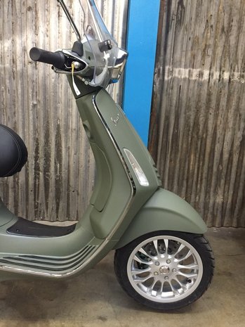 Vespa Sprint Oliva Opaco