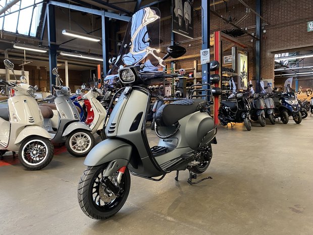 Custom Vespa Sprint Grigio al Verde