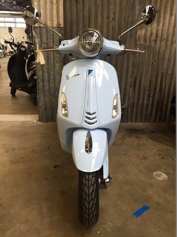 Vespa Primavera Baby Blue