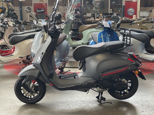 Vespa Sprint Completare Matgrijs zijkant