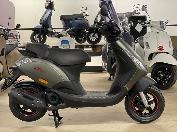 Piaggio Zip S Matgroen zijkant rechts