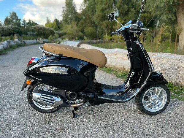 Vespa Primavera Nero Vulcano scooter zwart E5 I-GET