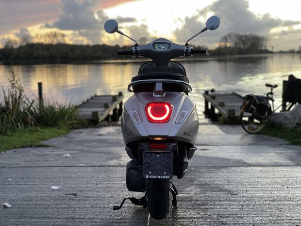 Vespa Elettrica Aluminium/Nero zwart